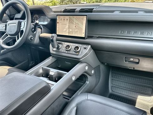 Used 2025 Land Rover Defender 110 S image 14