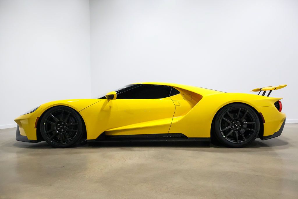 Used 2020 Ford GT Carbon Series RWD image 18