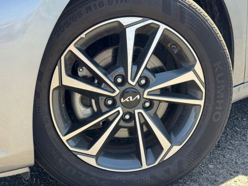 Used 2024 Kia Forte LXS FWD image 7