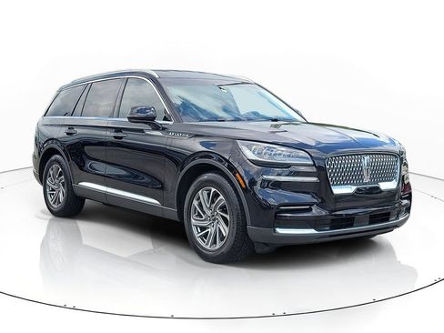 Certified 2023 Lincoln Aviator 2WD w/ Class IV Trailer Tow Package image 2