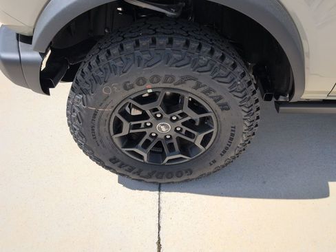 New 2026 Ford Bronco Badlands AWD/4WD image 17