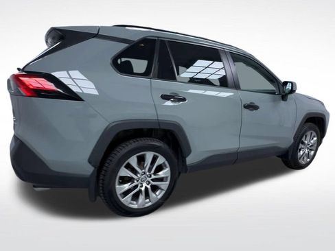 Used 2021 Toyota RAV4 XLE Premium AWD/4WD image 8