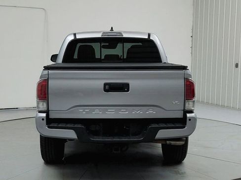 Used 2019 Toyota Tacoma Limited image 6