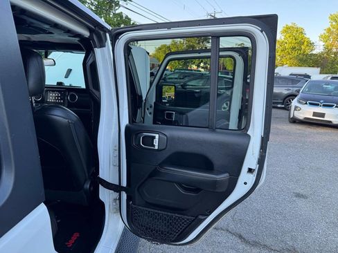 Used 2018 Jeep Wrangler Unlimited Sahara w/ LED Lighting Group AWD/4WD image 37