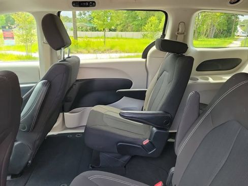 Used 2023 Chrysler Voyager LX FWD image 14