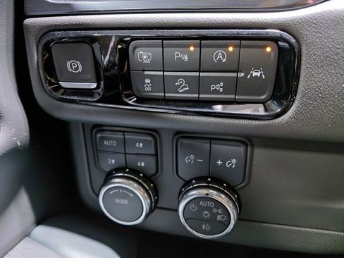 Used 2025 GMC Yukon AT4 w/ LPO, Floor Liner Package image 43