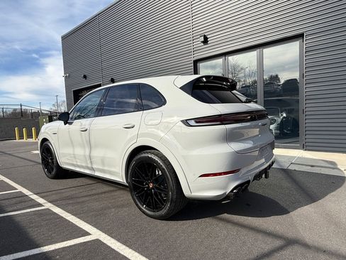 New 2026 Porsche Cayenne E-Hybrid image 3