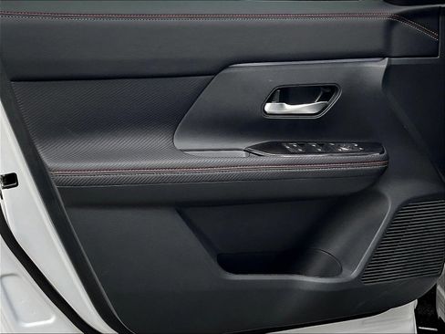 Certified 2025 Nissan Kicks SR FWD image 22