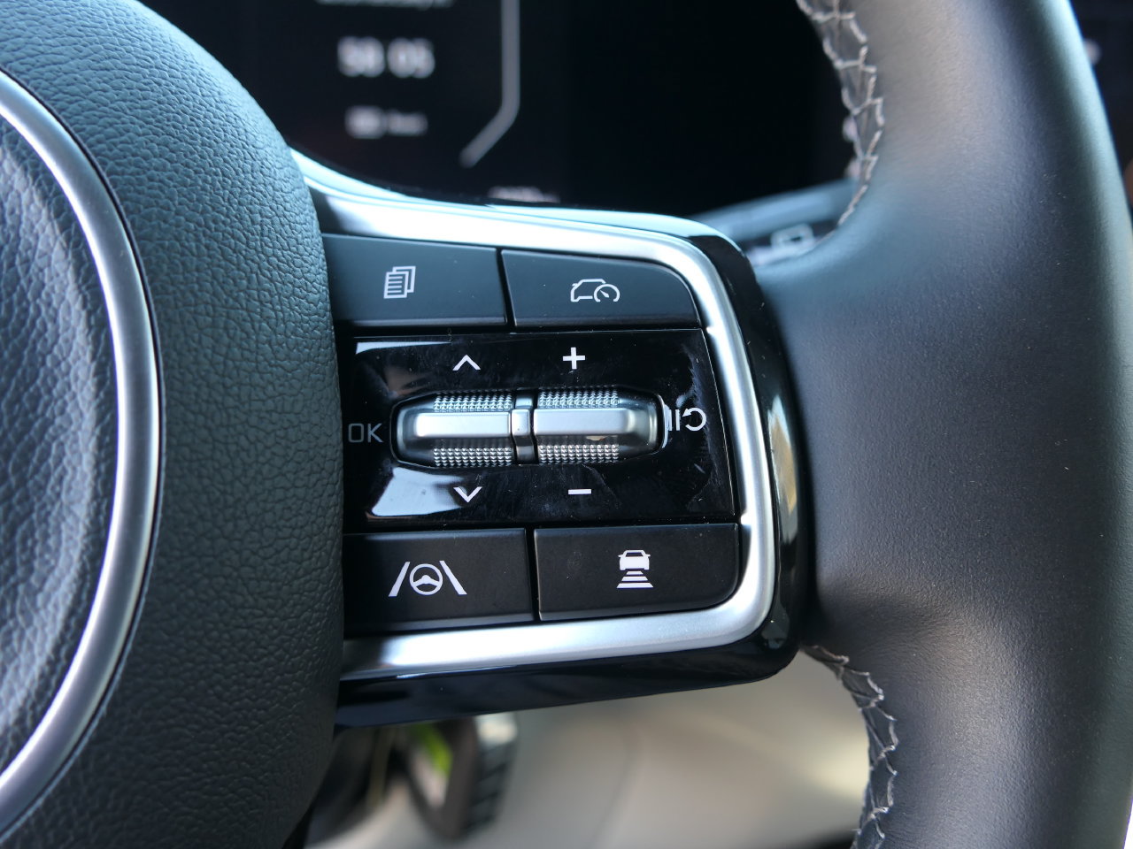 Certified 2025 Kia Sorento SX Prestige AWD/4WD image 18