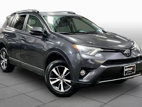 Used 2017 Toyota RAV4 XLE AWD/4WD image 3