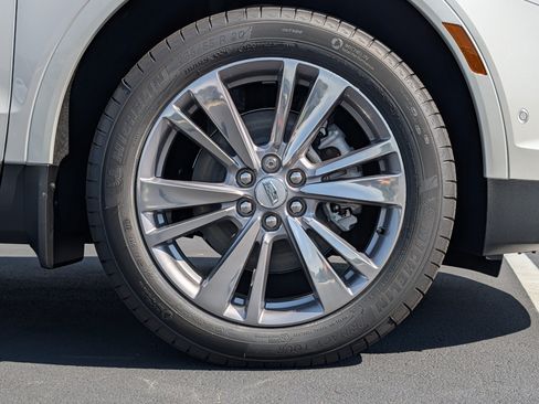 New 2026 Cadillac XT5 Premium Luxury w/ LPO, Floor Liner Package AWD/4WD image 7