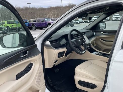 New 2025 Jeep Grand Cherokee Limited image 15