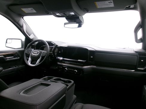 Certified 2023 GMC Sierra 1500 SLE w/ Preferred Package image 3