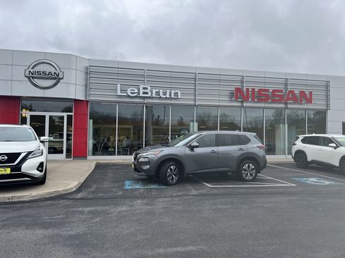 Used 2022 Nissan Rogue SV AWD/4WD image 1