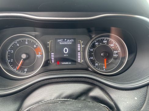 Used 2019 Jeep Cherokee Latitude w/ Popular Appearance Group image 13