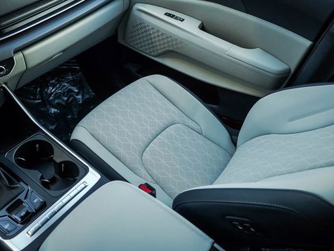 New 2026 Kia Carnival EX image 27