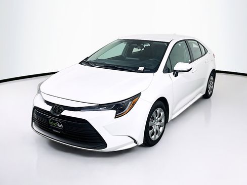 Used 2025 Toyota Corolla LE image 3