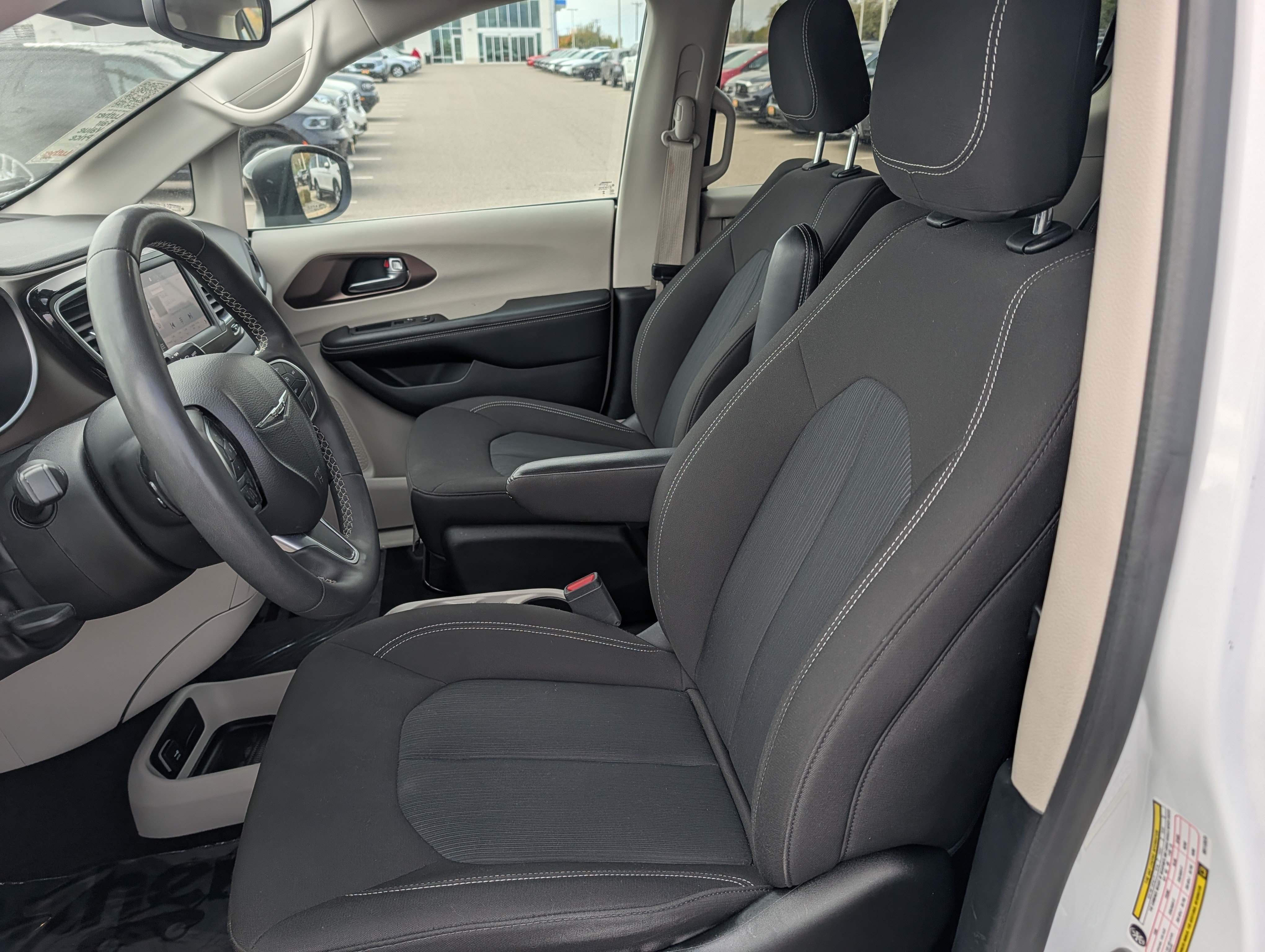 Used 2024 Chrysler Voyager LX FWD image 21