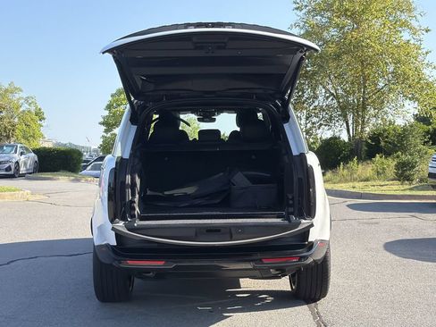 New 2026 Land Rover Range Rover Long Wheelbase SE AWD/4WD image 12