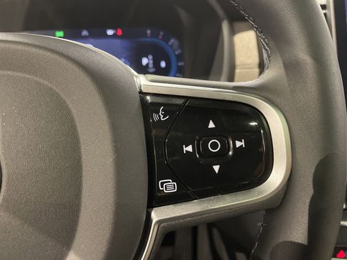 Used 2025 Volvo XC90 B5 Plus image 21