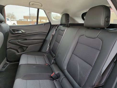 Used 2025 Chevrolet Trax LT image 5