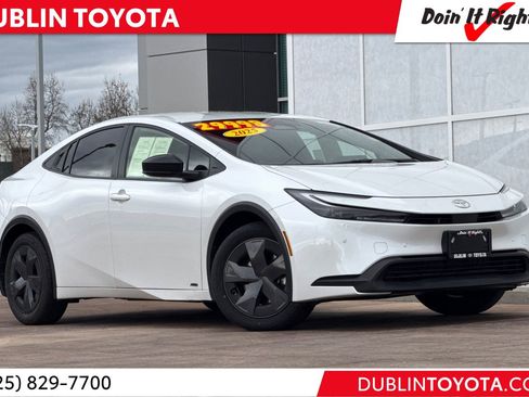 Certified 2025 Toyota Prius LE image 1