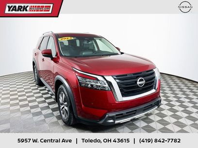 Used 2023 Nissan Pathfinder SL