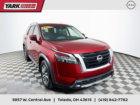 Used 2023 Nissan Pathfinder SL AWD/4WD image 1