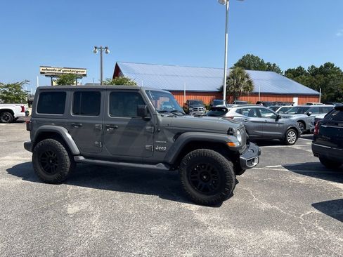 Used 2020 Jeep Wrangler Unlimited Sahara AWD/4WD image 2