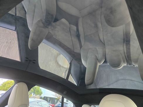 Used 2023 Tesla Model S Standard Range image 17