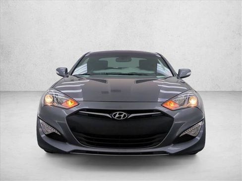 Used 2016 Hyundai Genesis 3.8 RWD image 2