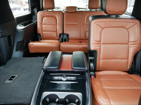 Used 2018 Lincoln Navigator Reserve w/ Technology Package AWD/4WD image 13