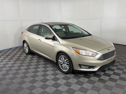 Used 2018 Ford Focus Titanium FWD image 5