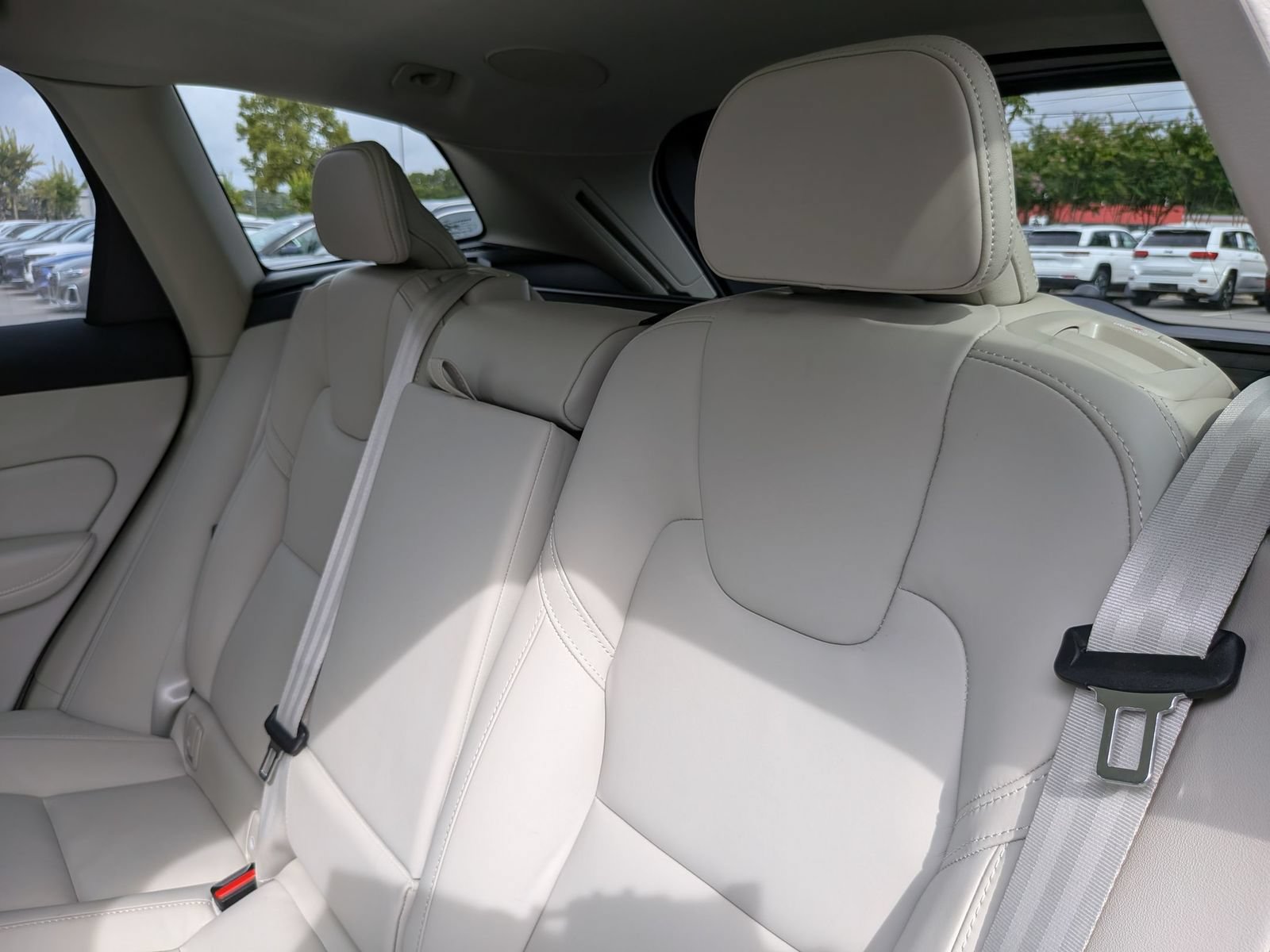 Used 2023 Volvo XC60 B6 Ultimate w/ Protection Package Premier AWD/4WD image 30