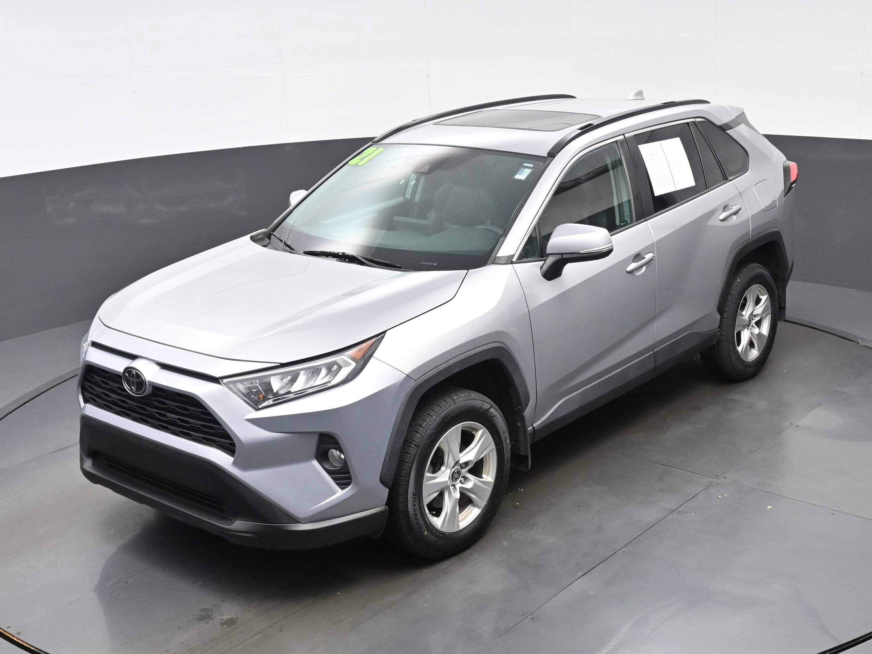 Used 2021 Toyota RAV4 XLE AWD/4WD image 33