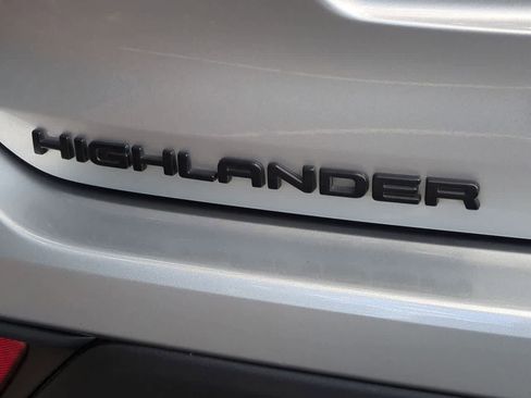 Used 2023 Toyota Highlander L FWD image 13