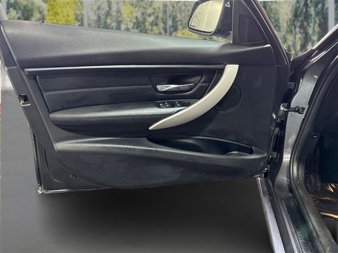 Used 2018 BMW 320i xDrive 320i xDrive image 18