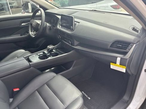 Used 2026 Nissan Rogue Dark Armor FWD image 12