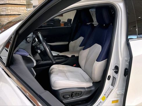 Used 2022 Lexus UX 200 w/ Accessory Package (Z1) FWD image 7