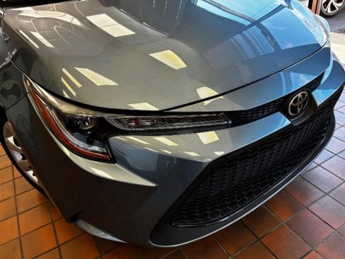 Used 2021 Toyota Corolla LE image 2