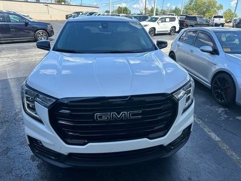 Used 2024 GMC Terrain SLE w/ Driver Convenience Package FWD image 5