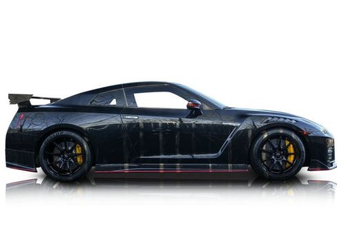 Used 2023 Nissan GT-R NISMO w/ Floor Mat Package AWD/4WD image 2