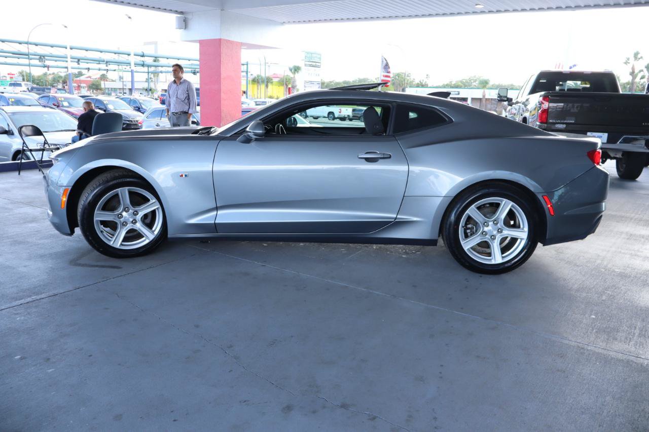 Used 2019 Chevrolet Camaro LT w/ Technology Package RWD image 10