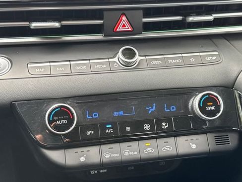 Used 2024 Hyundai Elantra Limited FWD image 31