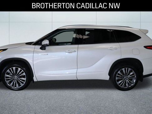 Used 2021 Toyota Highlander Platinum AWD/4WD image 2
