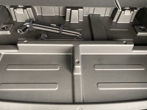 New 2025 Chevrolet Suburban Premier image 32