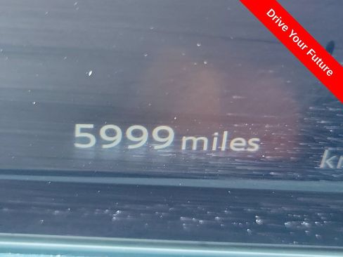 Used 2025 Nissan Ariya Platinum AWD/4WD image 8