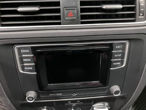 Used 2017 Volkswagen Jetta S image 22