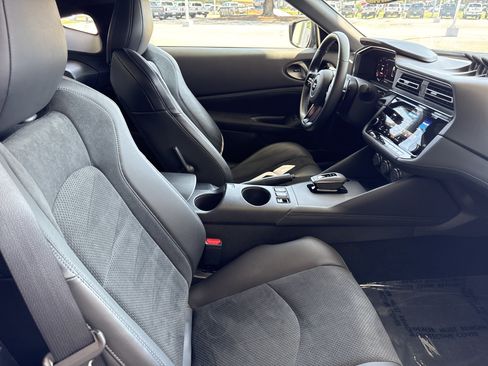 Used 2025 Nissan Z Performance w/ Floor Mat Package RWD image 31