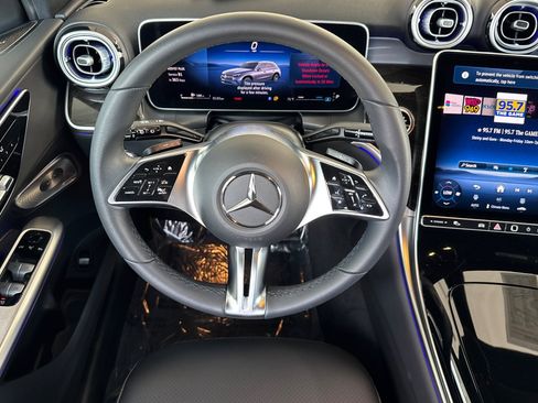 Used 2025 Mercedes-Benz GLC 300 4MATIC image 31